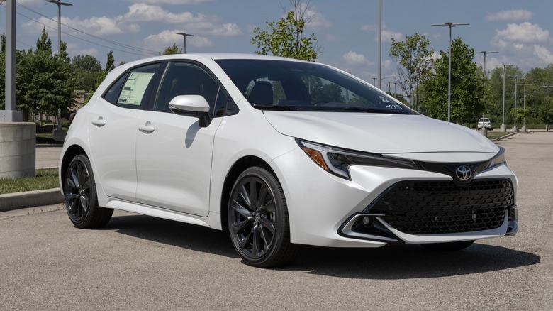 Toyota Corolla Hatchback HSE display.