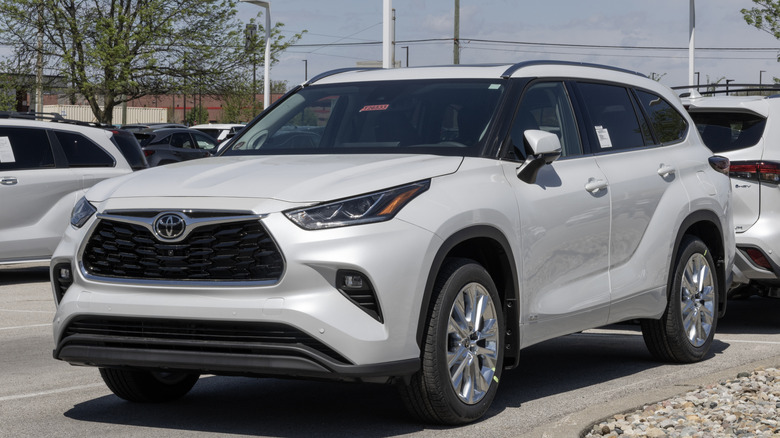 A white Toyota Highlander parked.