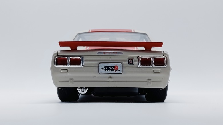 a red spoiler on a white Nissan Skyline