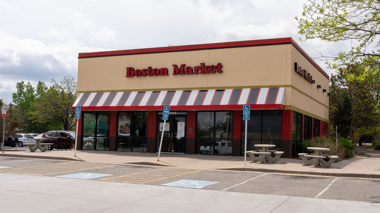 Shot of a Boston Market restaurant from the front with empty parking spaces
