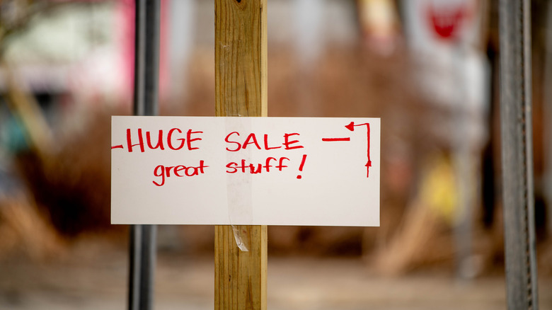 'huge sale' sign
