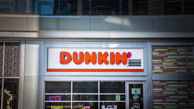 Picture of a sign with the logo of Dunkin Donuts on a local restaurant in Las Vegas.