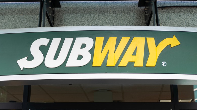 Logo trademark brand of restaurant chain named Subway.