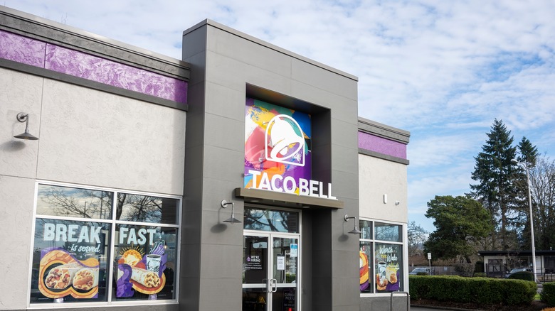 Exterior view of a Taco Bell restaurant in Portland, Oregon.