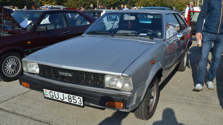 A gray Toyota Corolla from the early 1980s