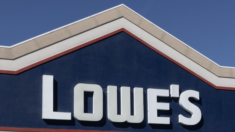 Front of Lowe's store