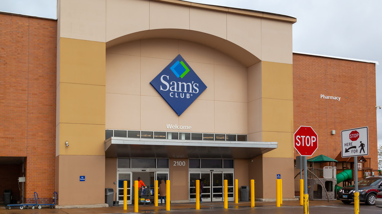 Entry view of a Sam's Club retail store