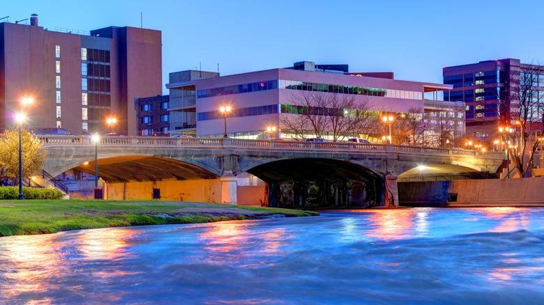 Dusk cityscape of Sioux Falls, South Dakota with modern buildings and soft evening light in the sky