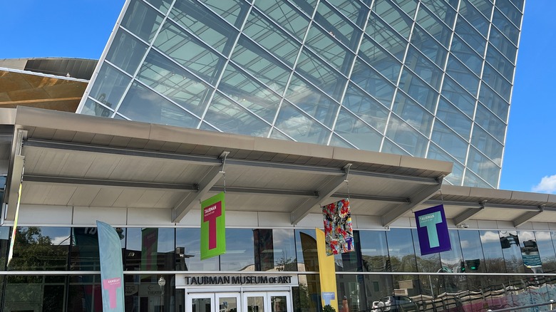 Front entrance of Taubman Museum of Art