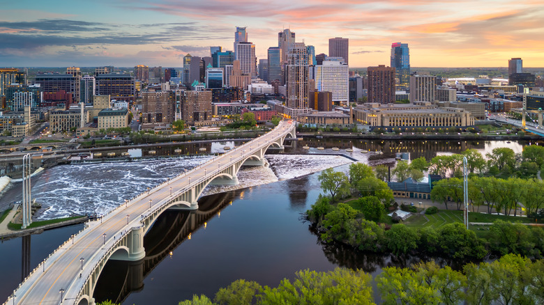 Minneapolis skyline at dusk