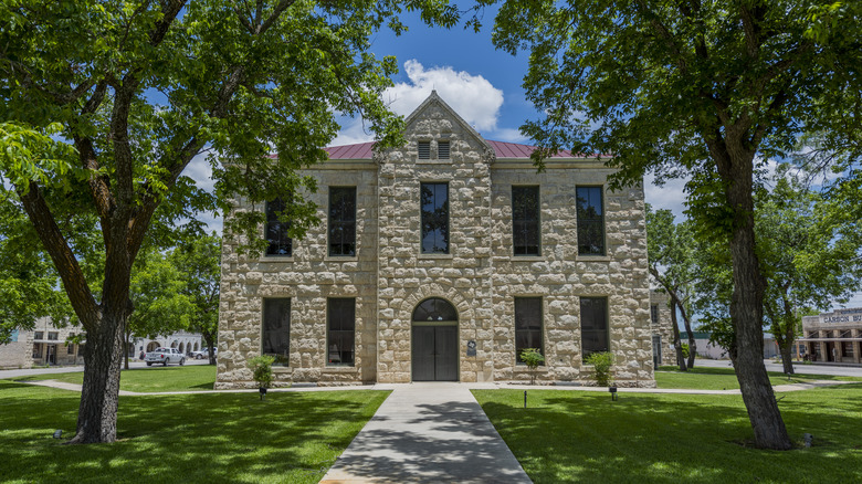 Exterior of the Edwards County, TX courthouse on a sunny day