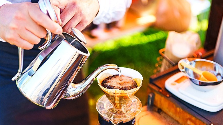 server preparing coffee
