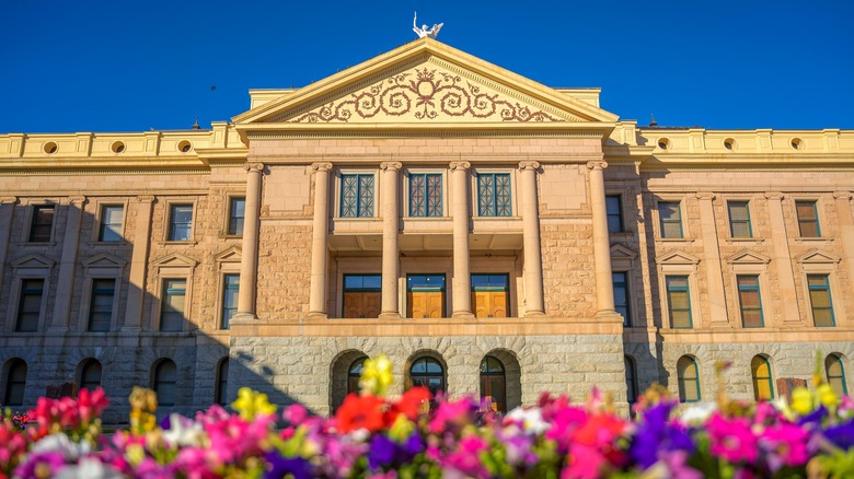 picture of Arizona state capitol in Phoenix