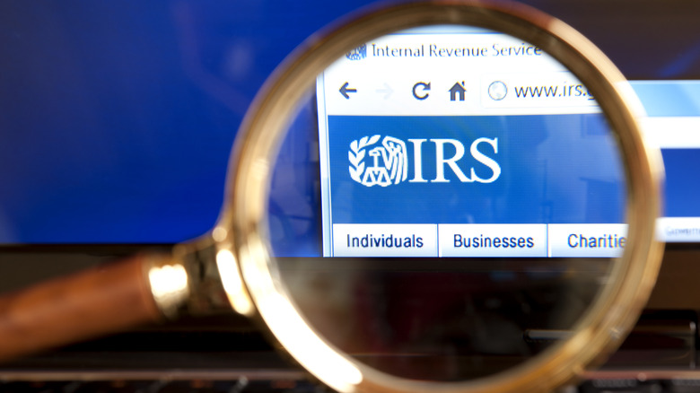 Magnifying glass and IRS logo on website