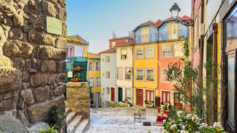 A quiet street in a Portugal neighborhood with no people or cars.