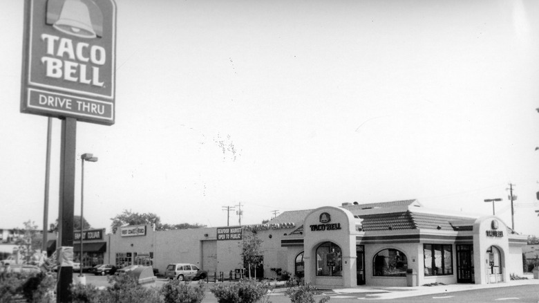 A black and white 1990s photo of the exterior of a Taco Bell location.