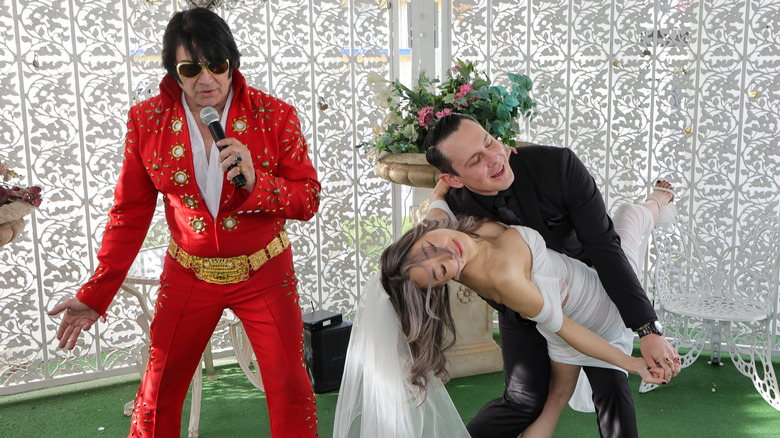 Wedding in Vegas with Elvis impersonator