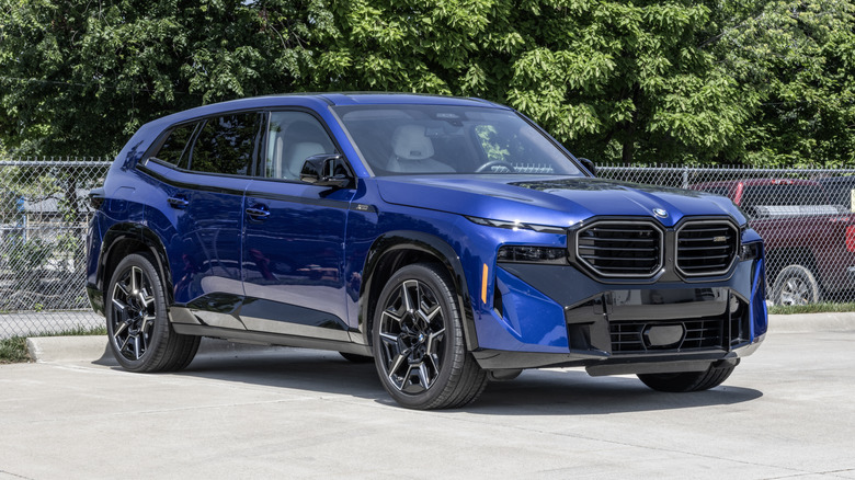 BMW XM Base Plug-in Hybrid SUV display.