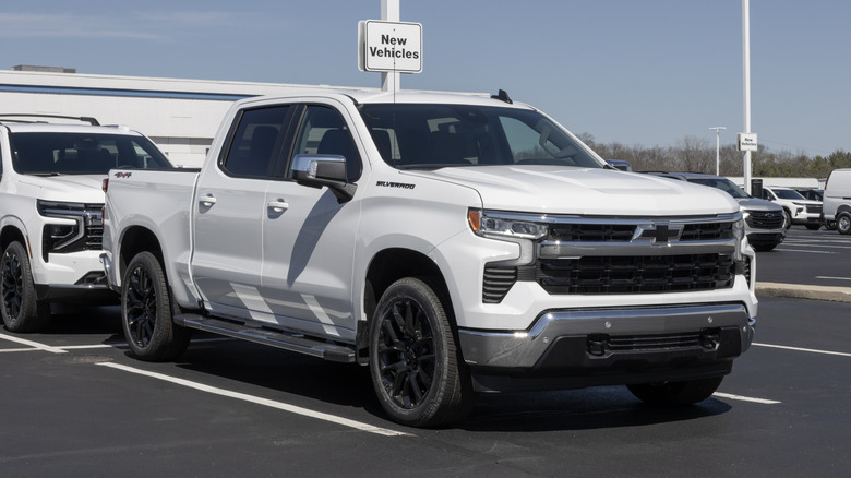 Chevrolet Silverado 1500 Crew LT 4WD truck display.