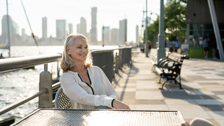 Wealthy mature woman traveling in the summer in New York City.