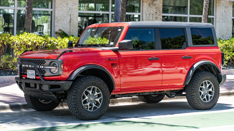 Ford Bronco 2025 SUV parked on the street.