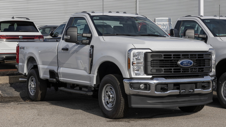 Ford F-250 Super Duty SRW 4X4 Regular Cab at a dealership.