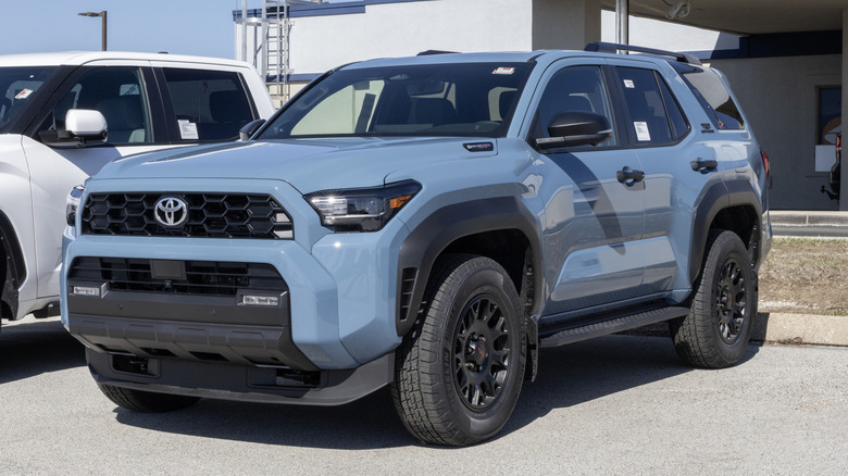 Toyota 4Runner 4WD Off Road Premium display.