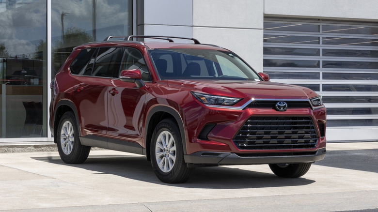 Toyota Grand Highlander XLE AWD SUV display.