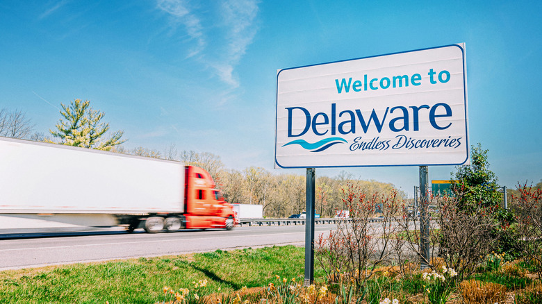 Image of the Welcome to Delaware Sign along U.S. Interstate 95 Exiting Maryland into Delaware.