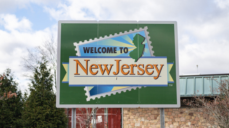 Highway welcome sign for New Jersey.