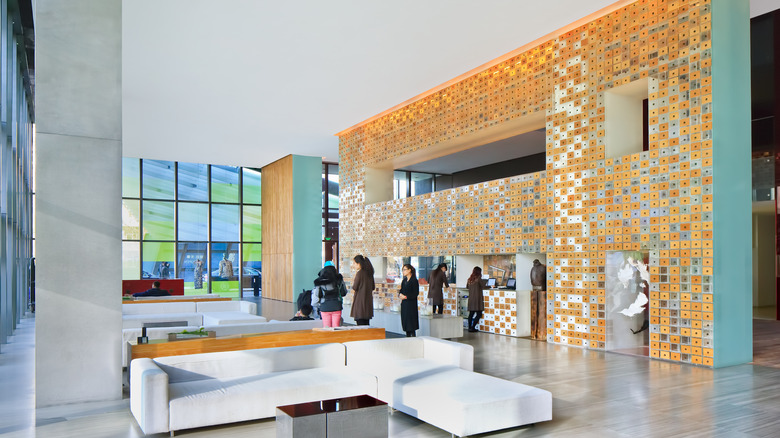 swire hotels lounge