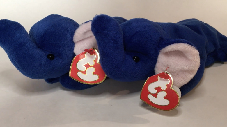 A counterfeit royal blue Peanut (left) next to an authentic royal blue Peanut (right)