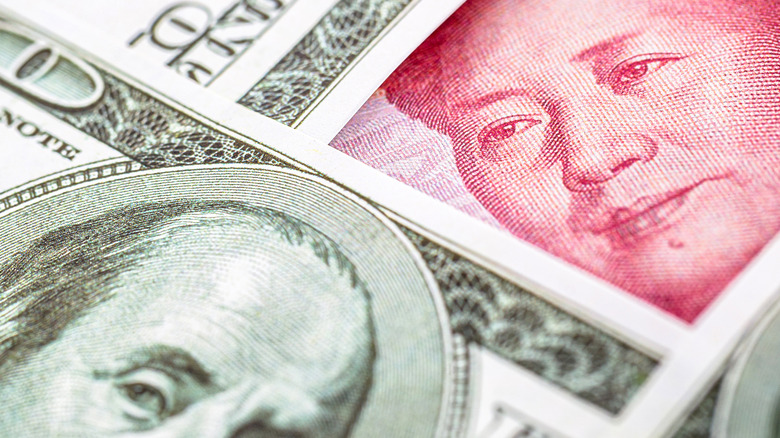 Chinese and American bank notes