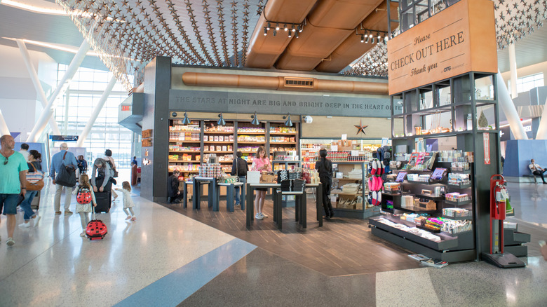 Deli grocery in an airport