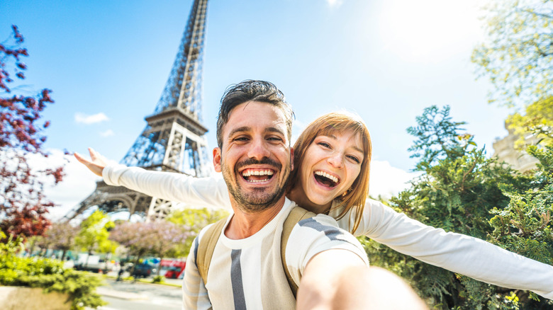 Happy couple taking a selfie at the Eiffel Tower