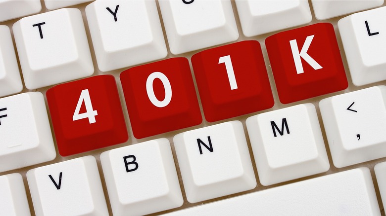 "401K" represented on computer keyboard