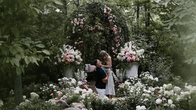 Taylor Swift getting engaged to Travis Kelce in garden