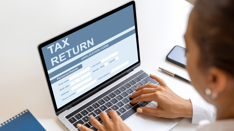 Person filing their taxes online