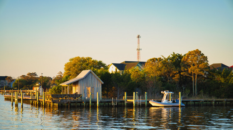 A waterfront view of Roanoke Marshes area on Roanoke Island in Manteo, North Carolina.