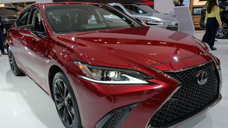Lexus ES 350 at the 2023 Canadian International Auto Show in Toronto