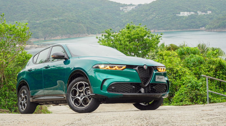 2025 Alfa Romeo Tonale – Base Price: $36,535