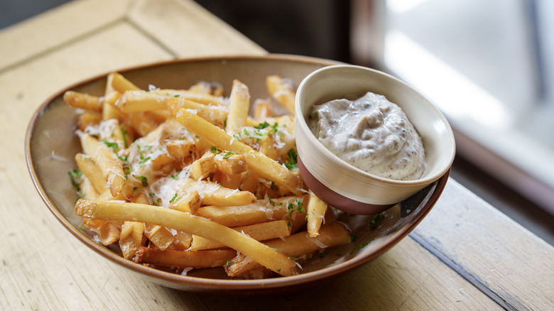 fries with truffle sauce
