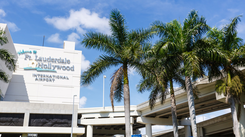 Palm trees in front of sign for Ft. Lauderdale-Hollywood international airport