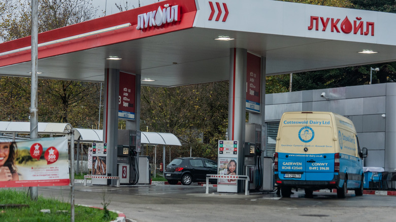 Vehicles filling up in a Bulgarian gas station