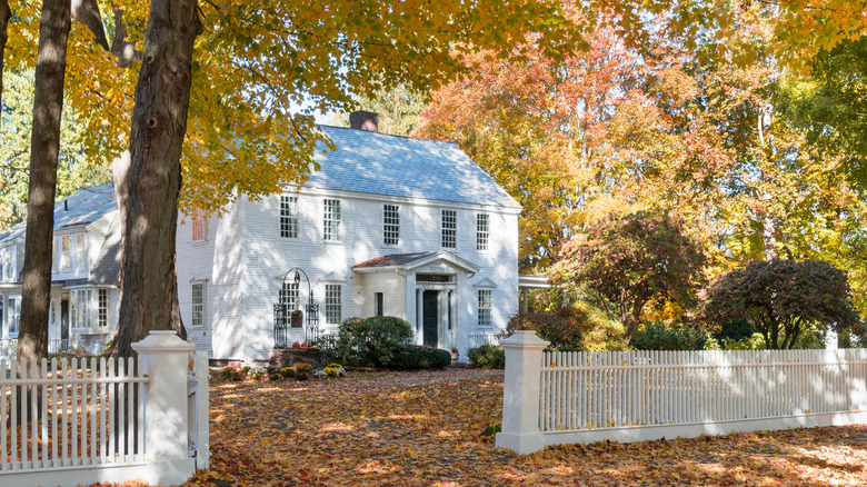 A historic house with a white picket fence in Deerfield, IL.