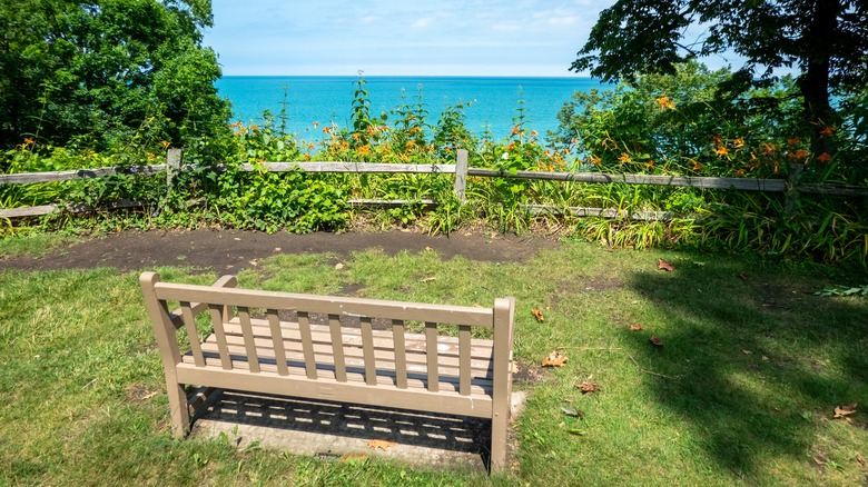 Lake michigan overlook from sunrise park in Lake Bluff, Illinois.