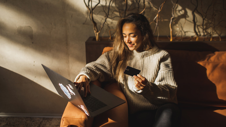 Woman making online purchase with credit card.