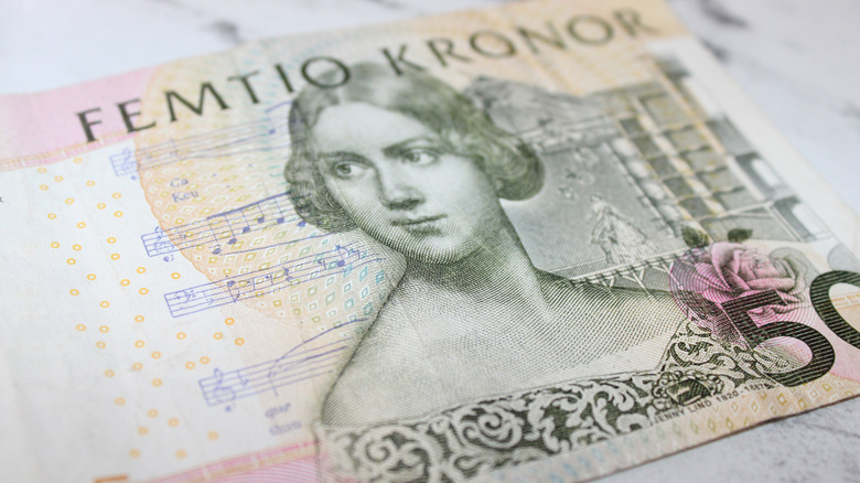 A 50 Swedish krona bill up close