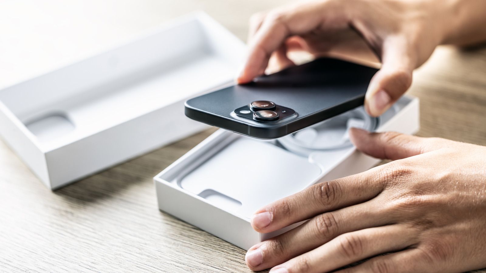 The Truth Behind Verizon's 'Free Phone' Initiative - Is It Worth It? - Money Digest