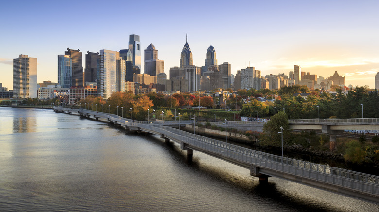 Skyline in autumn behind the Schuylkill River Boardwalk at dawn , Philadelphia, Pennsylvania, USA